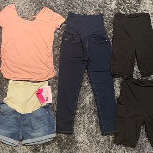 Maternity clothes (5 piece lot)
